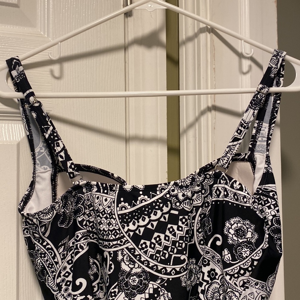 Beach Diva Tankini Bathing Suit Top - Picture 4 of 7